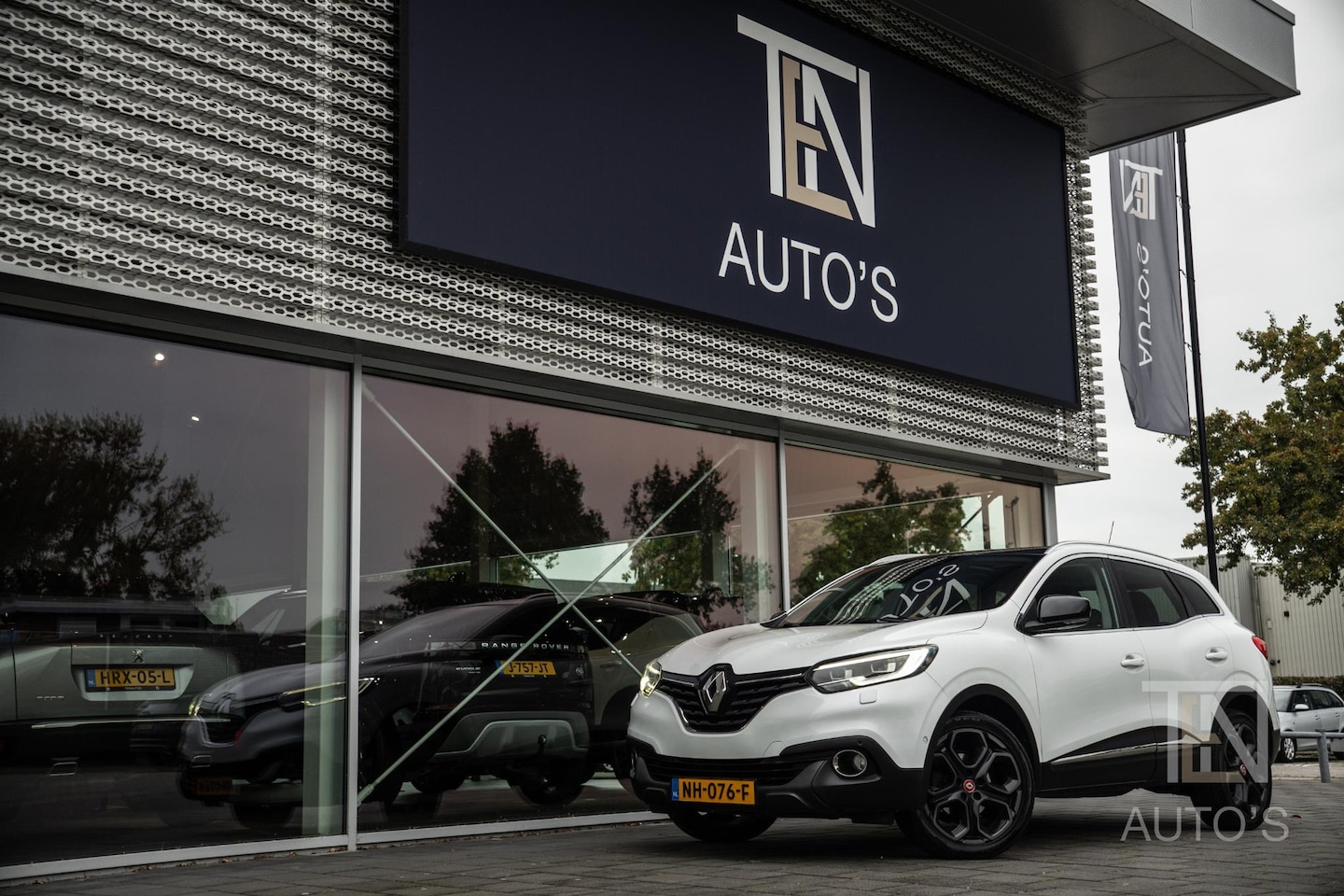 Renault Kadjar - 1.2 TCe Extase | BOSE | Camera | Leder | Panodak | Trekhaak | NL-auto | 1e Eigenaar | 19" - AutoWereld.nl