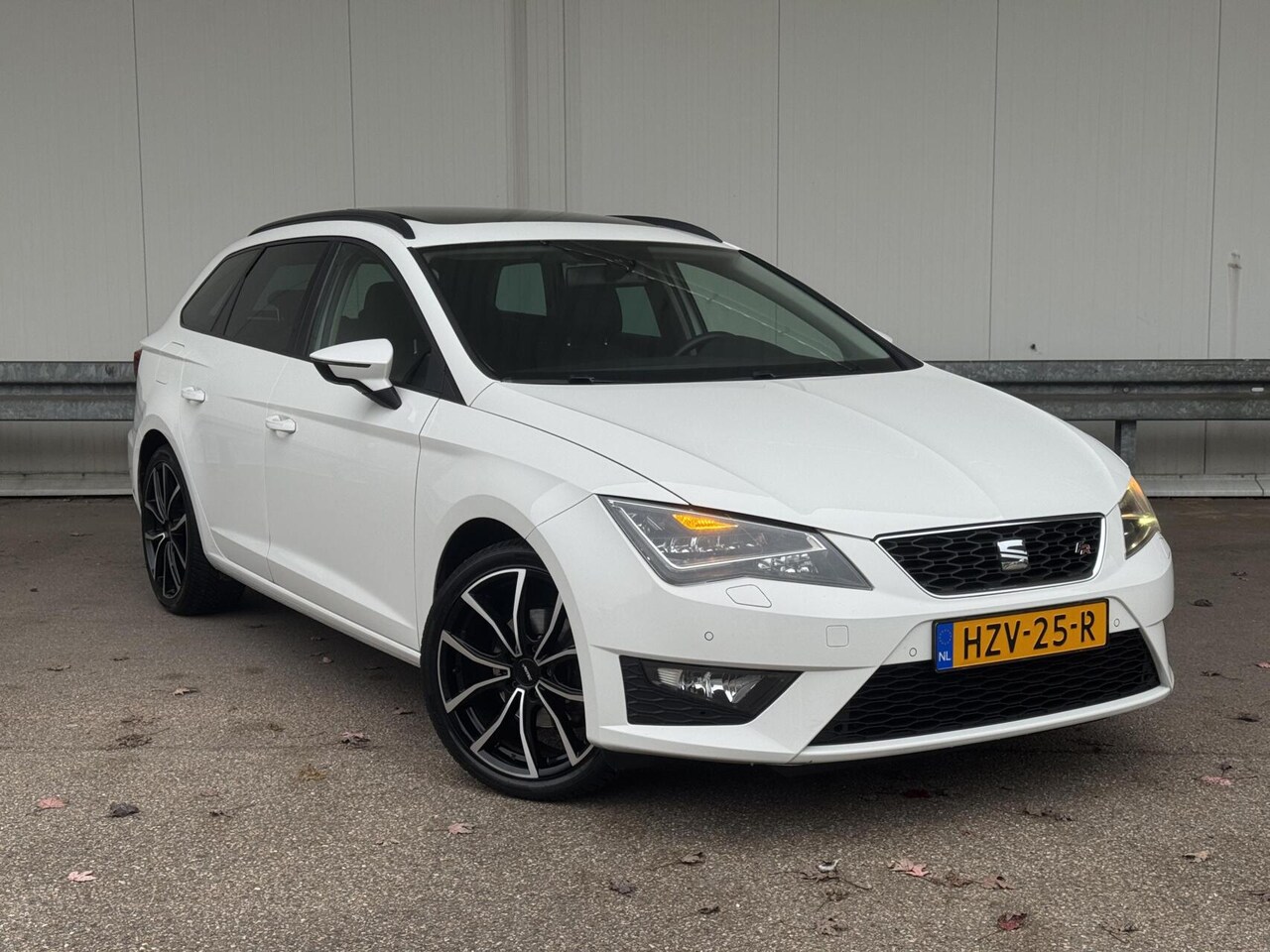 SEAT Leon ST - 1.4 TSI FR Business|Pano|LED|Sfeer|Half-Leder|Stoelverwarming|Bluetooth|Navi - AutoWereld.nl