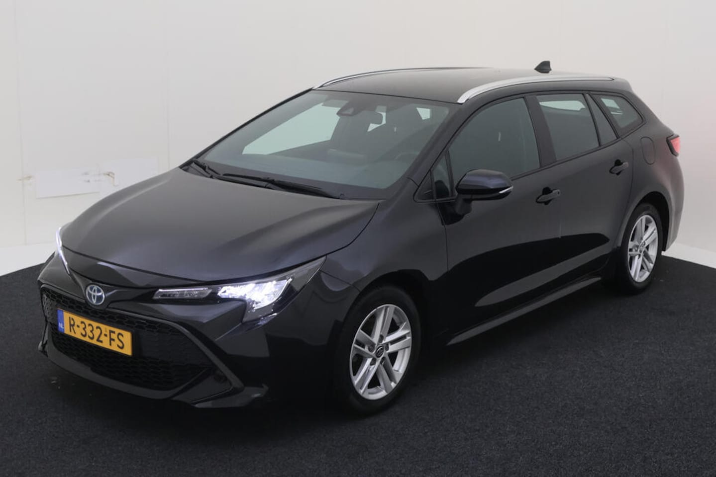 Toyota Corolla Touring Sports - 1.8 Hybrid Business NL AUTO | CAMERA | CARPLAY - AutoWereld.nl