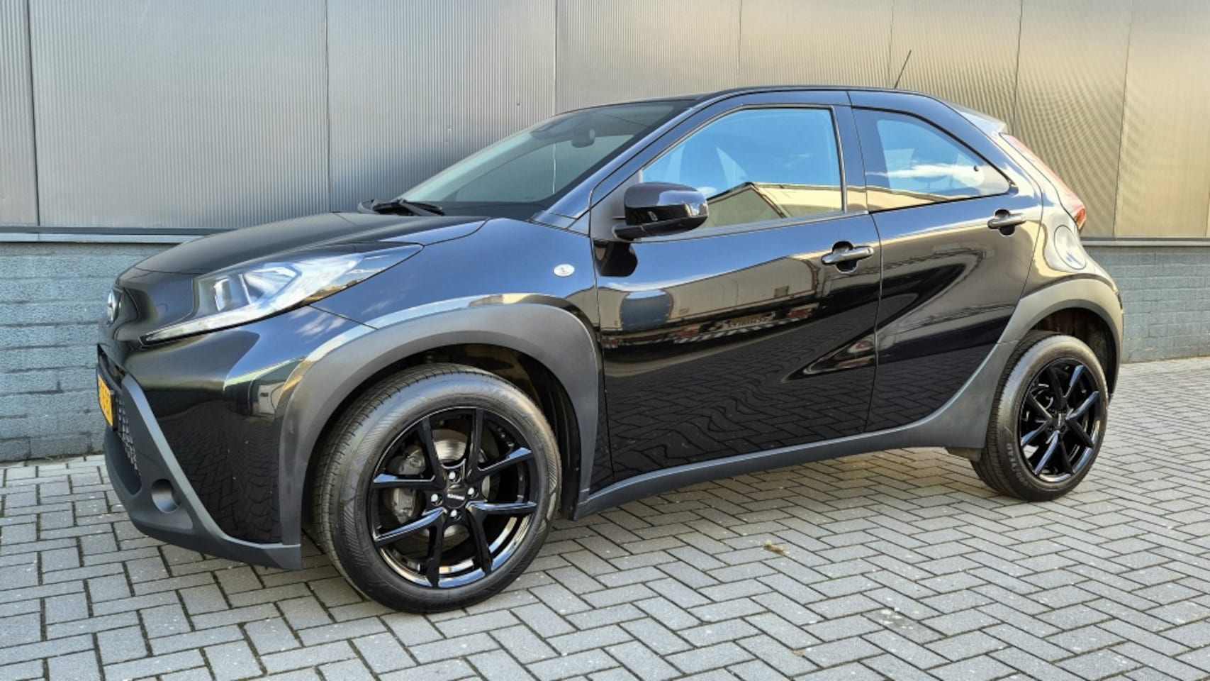 Toyota Aygo X - 1.0 VVT-i MT Play | camera | lane assist | ACC | 17 inch | airco - AutoWereld.nl