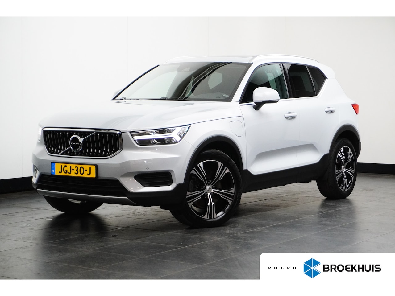Volvo XC40 - 1.5 T5 Recharge Inscription | Pano | Trekhaak | Pilot Assist | Achterbank verwarmd | Leder - AutoWereld.nl