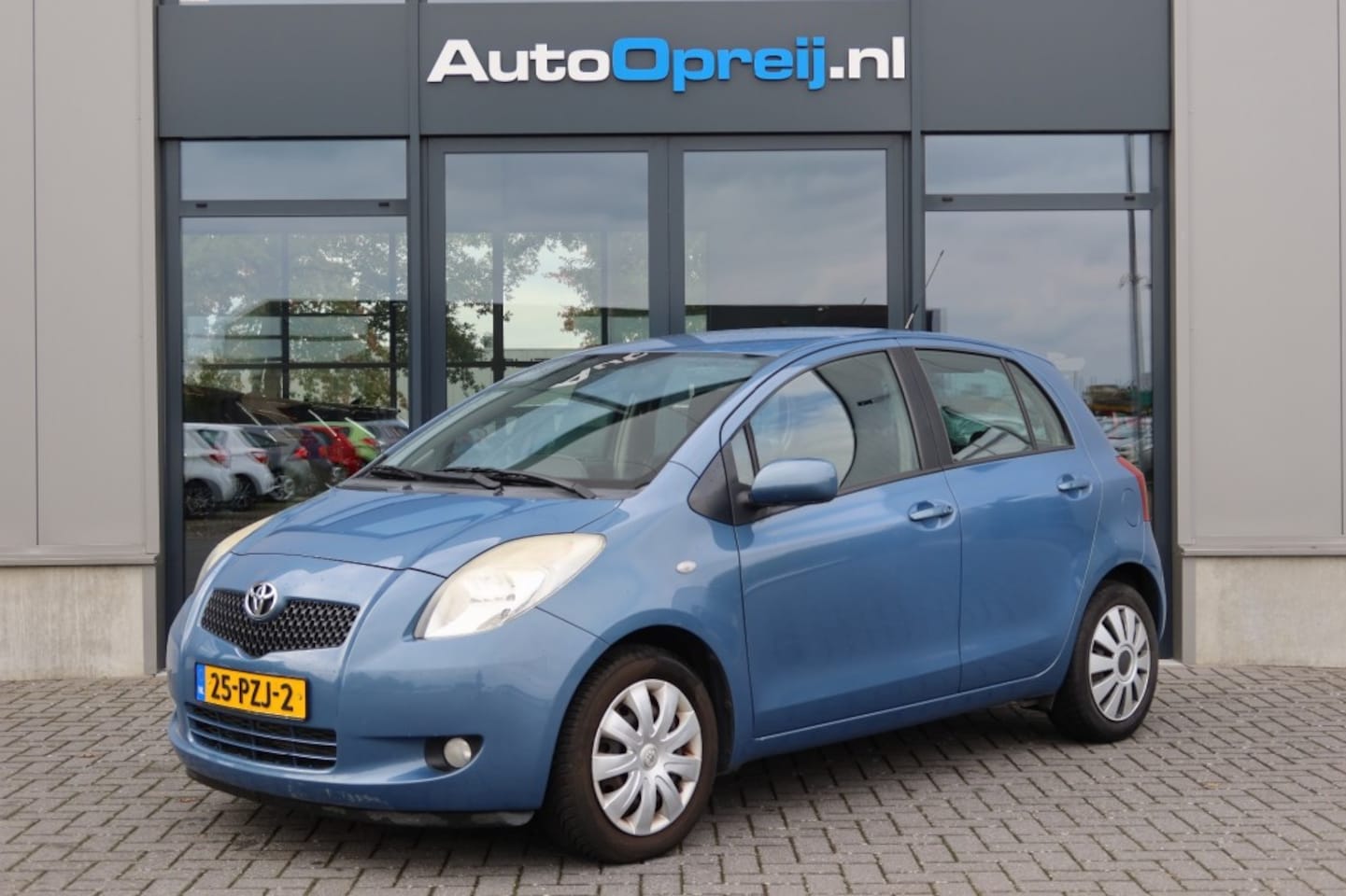 Toyota Yaris - 1.3 VVT-I SOL AUTOMAAT 87pk Airco, Trekhaak, Dealer onderhouden - AutoWereld.nl