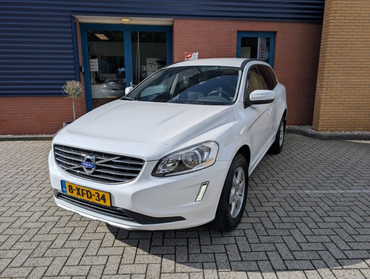 Volvo XC60 - 2.0 T5 FWD Summum 2.0 T5 FWD SUMMUM, Automaat, Trekhaak, Airco, PDC - AutoWereld.nl