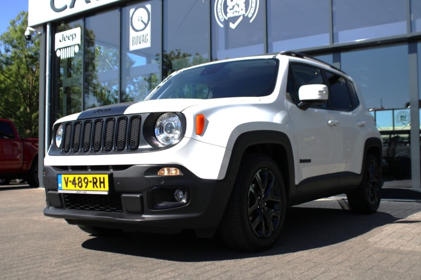 Jeep Renegade - 1.4 MultiAIR NIGHT EAGLE / GRIJS KENTEKEN / Apple Carplay - AutoWereld.nl