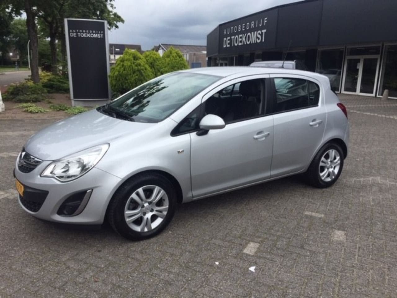 Opel Corsa - 1.2 Anniversay Edition / AIRCO / CRUISE / NAVI / MULTIMEDIA - AutoWereld.nl