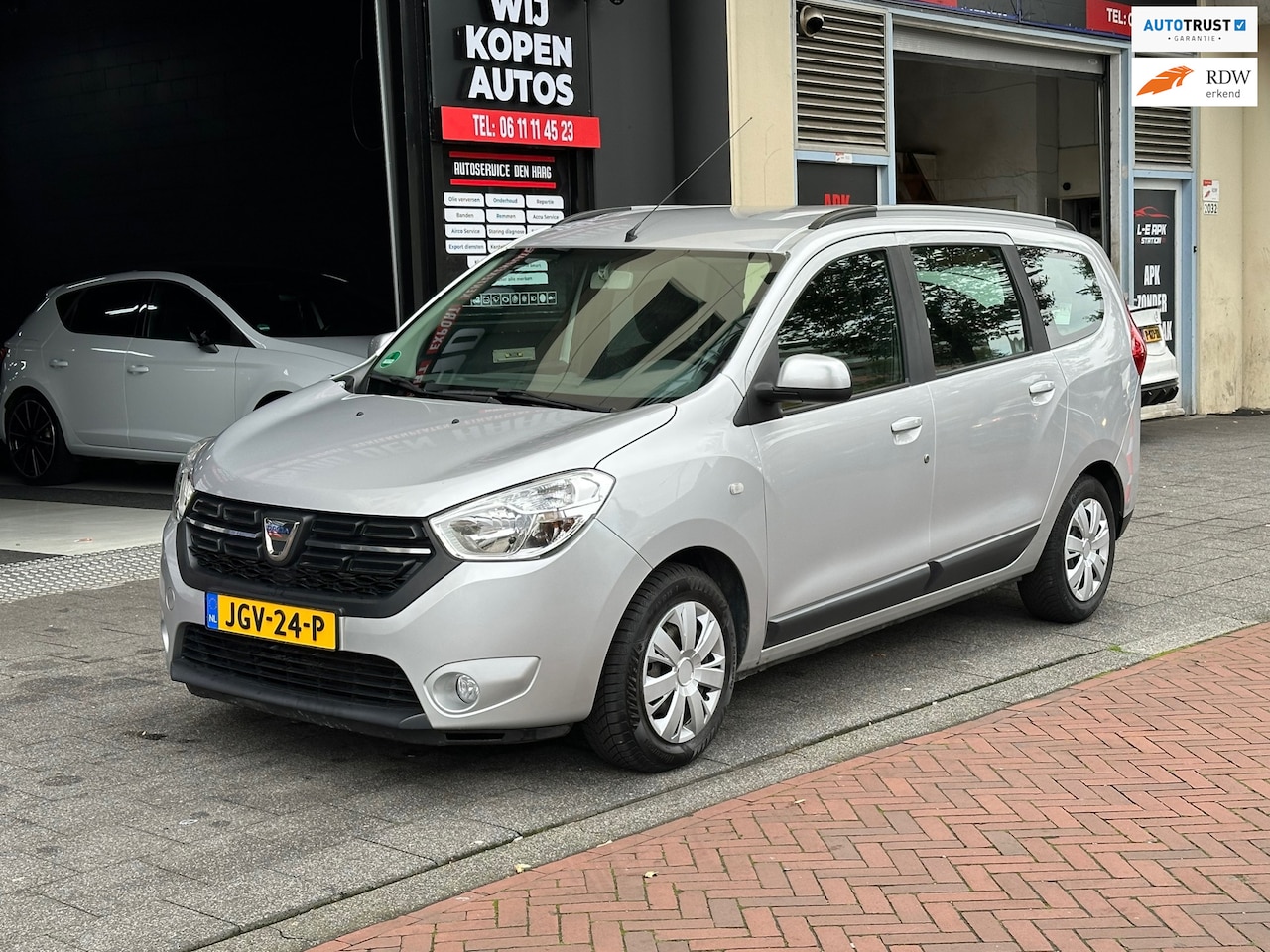 Dacia Lodgy - 1.2 TCe Lauréate 7 Persoons Navi Airco Camera - AutoWereld.nl