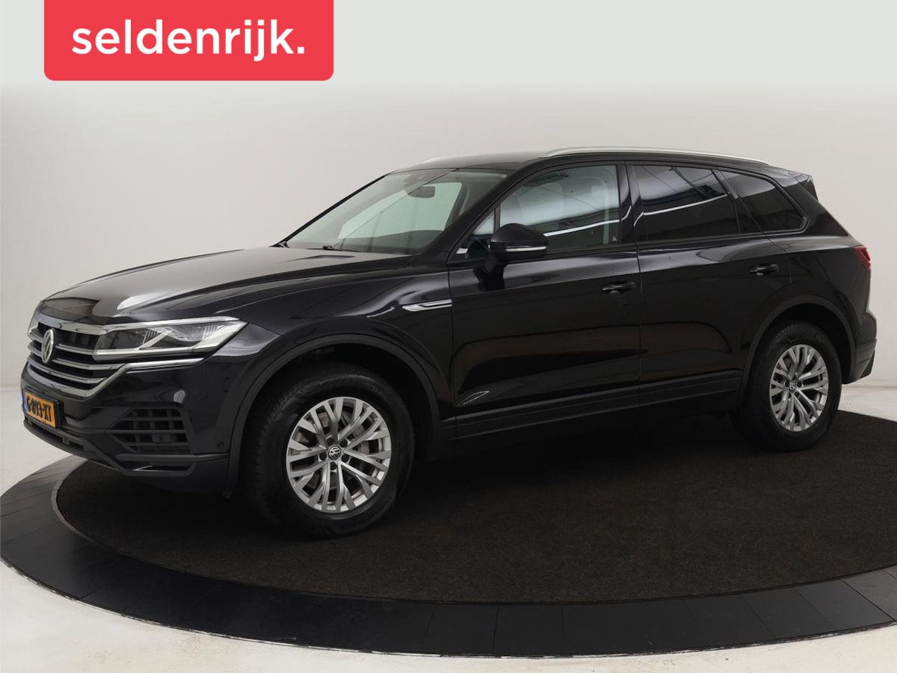 Volkswagen Touareg - 3.0 TDI Elegance | Leder | Trekhaak | Camera | Luchtvering | Stoelverwarming | Adaptive cr - AutoWereld.nl