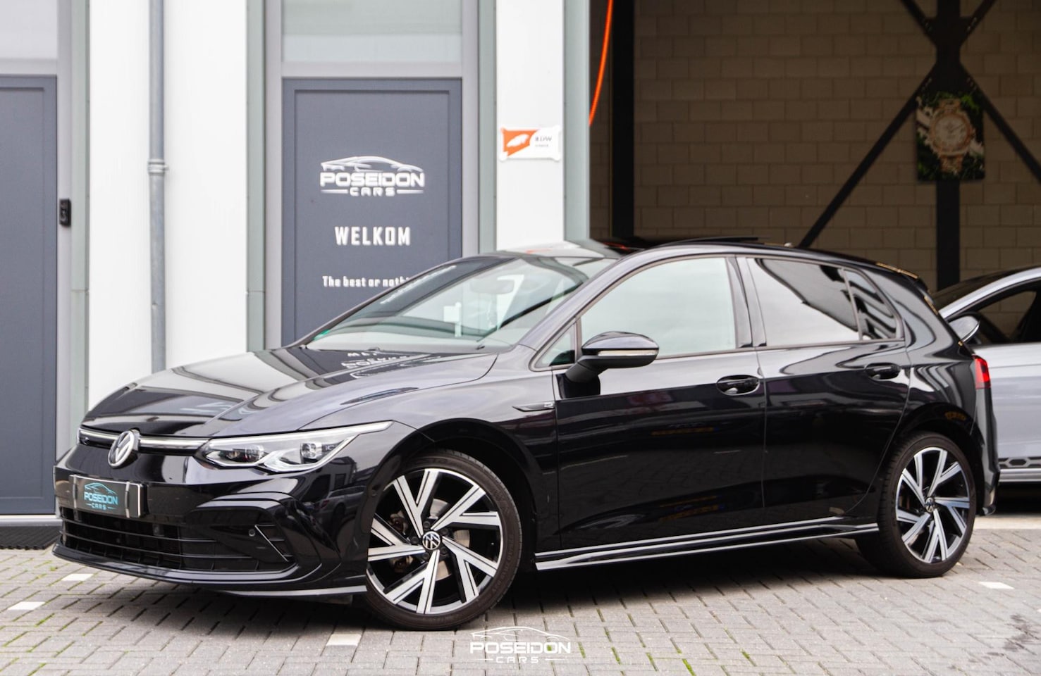 Volkswagen Golf - 1.5 eTSI R-Line PANO | IQ LIGHT | VIRTUAL | DODEHOEK | CAMERA | SFEERVERLICHTING | STOELVE - AutoWereld.nl