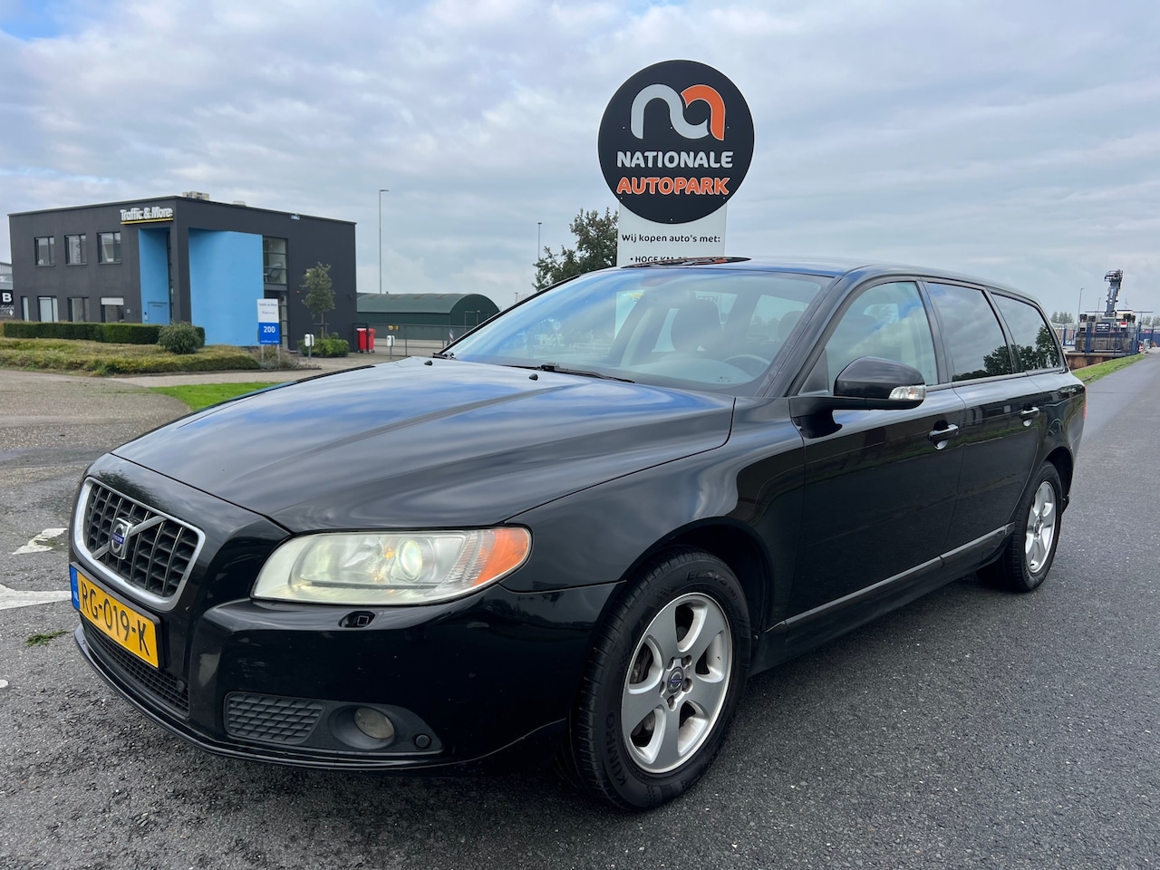 Volvo V70 - 2007 * 2.4 D5 Momentum * AUTOMAAT * APK * TOP - AutoWereld.nl