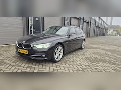BMW 3-serie Touring - 318d Sport Line AUT*190PK*Harman Kardon*Clima*Navi*Stoelverwarming*Extra set banden enz