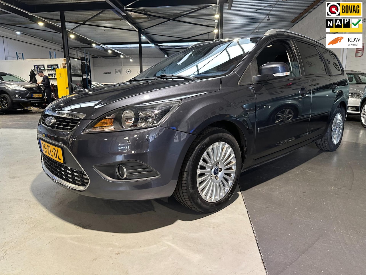 Ford Focus Wagon - 1.6 Titanium/Navi/Airco/Pdc achter/half leder/Apk nieuw - AutoWereld.nl