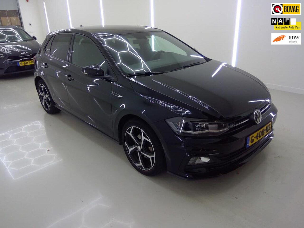 Volkswagen Polo - 1.0 TSI 116PK H6 Highline 3X R-Line+led+vitrual+Pano-dak+Parkeer-Hulp+alcantara+Stoel-verw - AutoWereld.nl