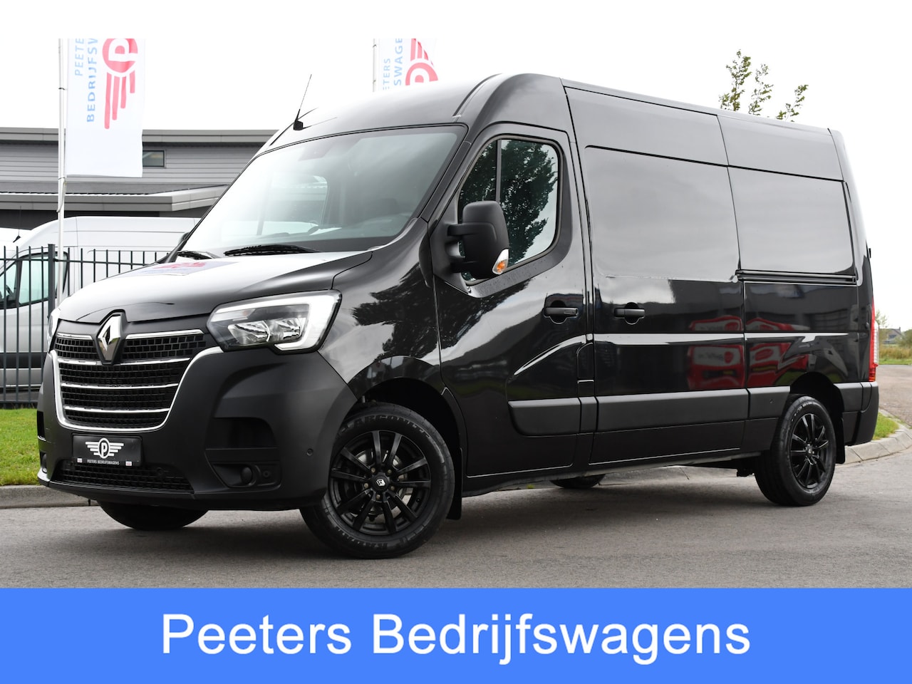 Renault Master - T35 2.3 dCi 180 L2H2 Black Edition Camera, Cruise, Carplay, 2 x Schuifdeur, 180pk, Automaa - AutoWereld.nl