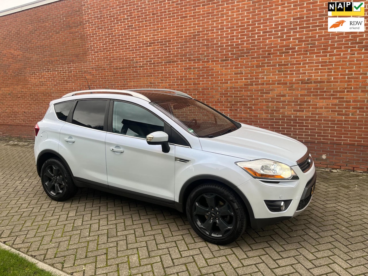 Ford Kuga - 2.5 20V Titanium Leder Navi Camera Pano - AutoWereld.nl