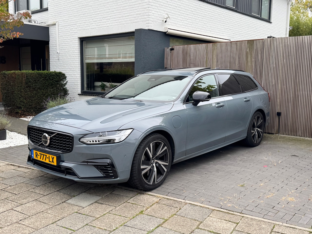 Volvo V90 - 2.0 T6 AWD R-Design AWD I 1e Eig I GOOGLE I TREKHAAK I PANO I HUD - AutoWereld.nl