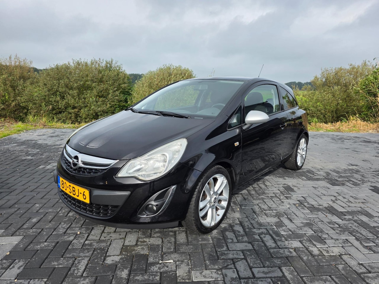 Opel Corsa - 1.4-16V Color Edition 2011 nieuwe APK! - AutoWereld.nl