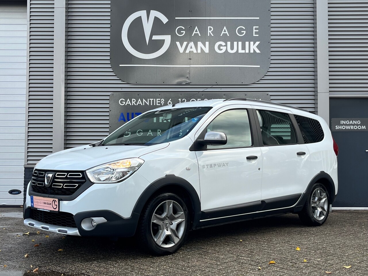 Dacia Lodgy - 1.6 SCe Stepway 102PK 7pers,Navi,Airco,Cruise,Isofix,Camera,Parkeersensoren,ElektrRamenV+A - AutoWereld.nl