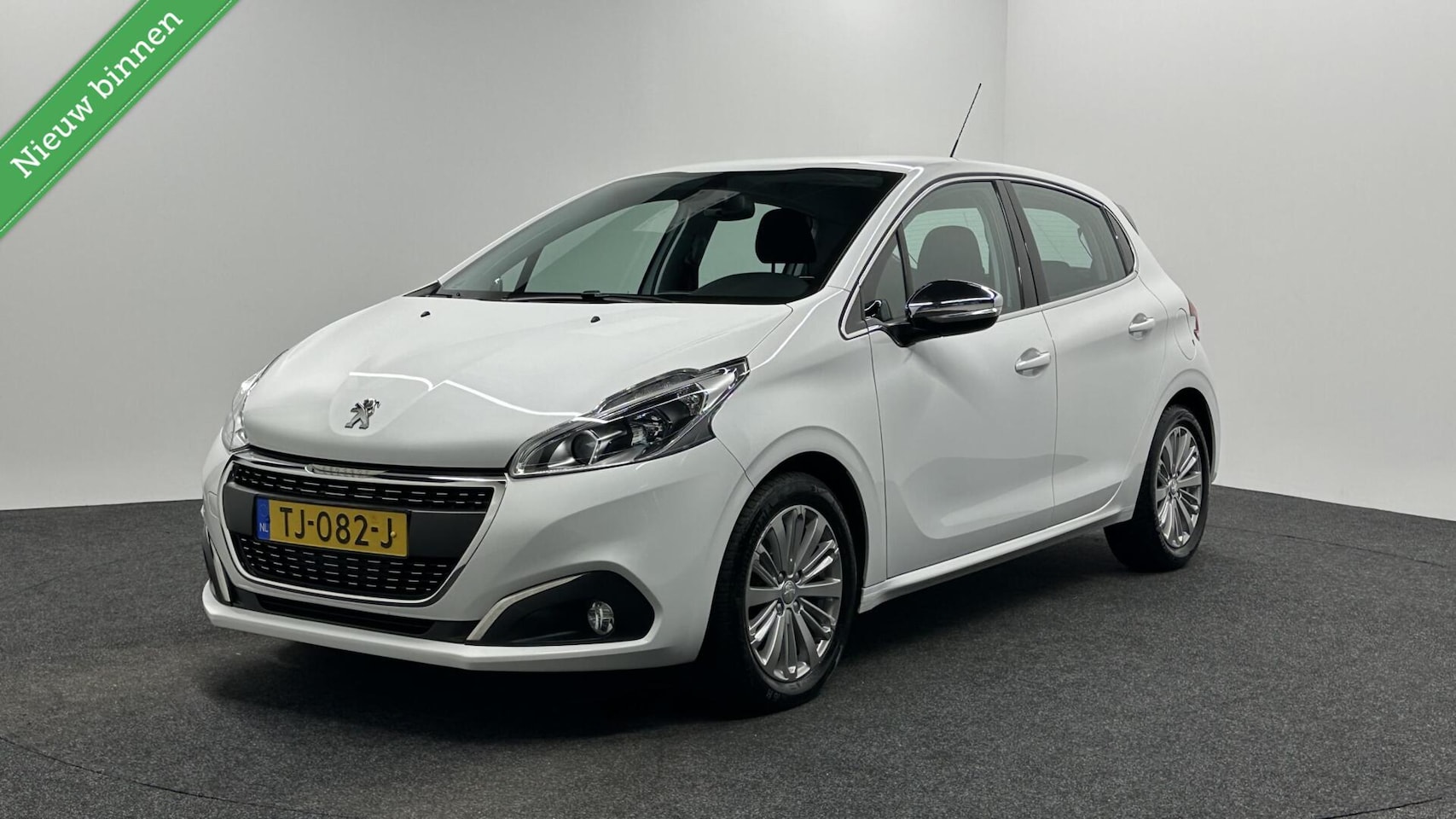 Peugeot 208 - 1.2 PureTech Blue Lease Allure NAVI LM ECC CRUISE. - AutoWereld.nl