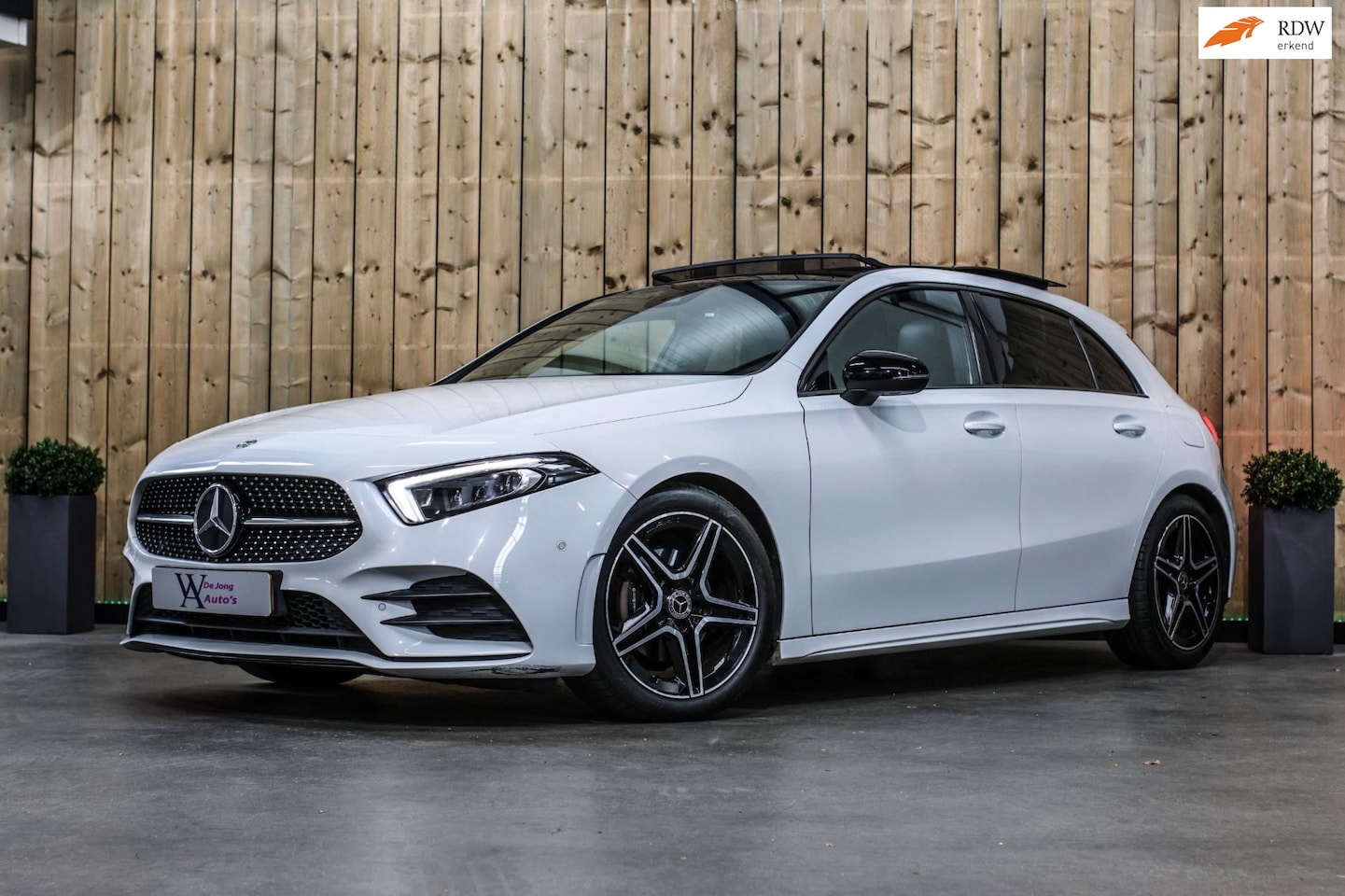 Mercedes-Benz A-klasse - 200 AMG *Pano*Camera*Stoelverwarming*Ambienteverlichting* - AutoWereld.nl