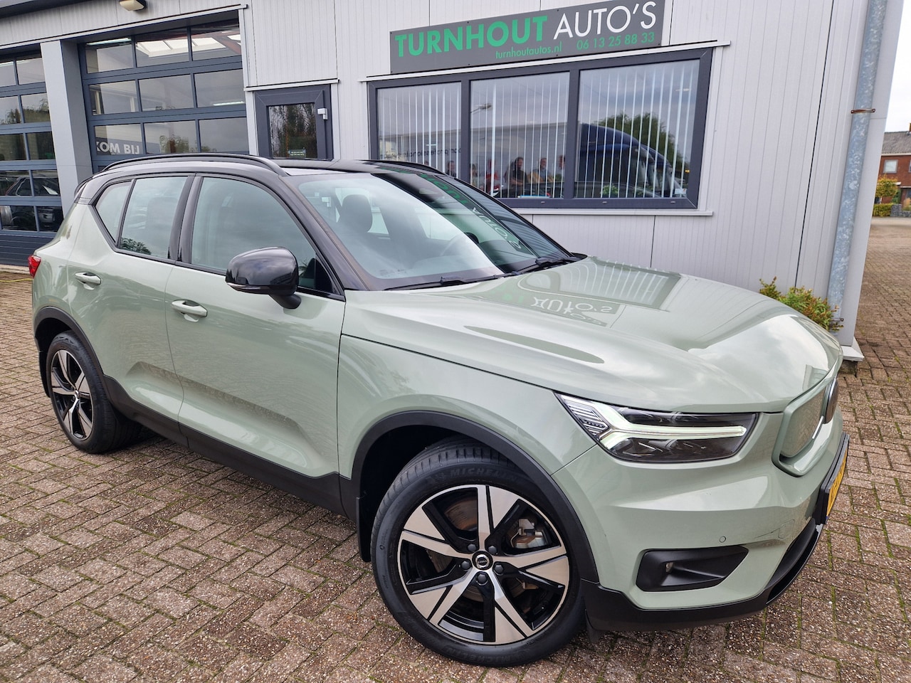 Volvo XC40 - Recharge P8 AWD R-Design Harman Kardon | Camera | NL auto | Verwarmd stuur - AutoWereld.nl