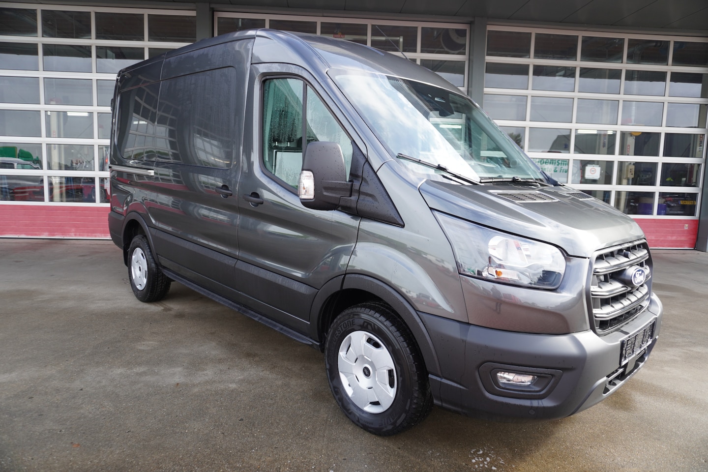 Ford Transit - 350 2.0 TDCI 165pk L2H2 Trend Automaat Schuifdeur L+R nr. V815 | Camera | Cruise | Trekhaa - AutoWereld.nl