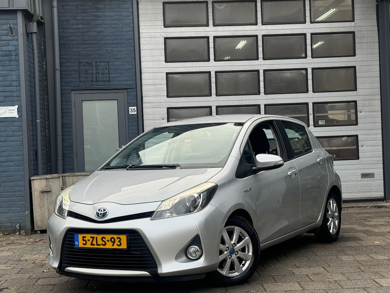 Toyota Yaris - 1.5 Full Hybrid Aspiration | Clima | Camera | LMV - AutoWereld.nl