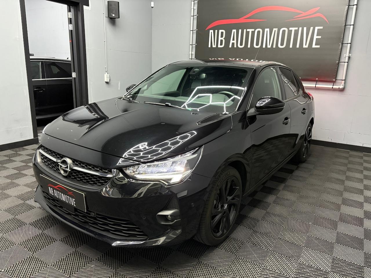 Opel Corsa - 1.2 GS Line Turbo Black Edition Leder - AutoWereld.nl