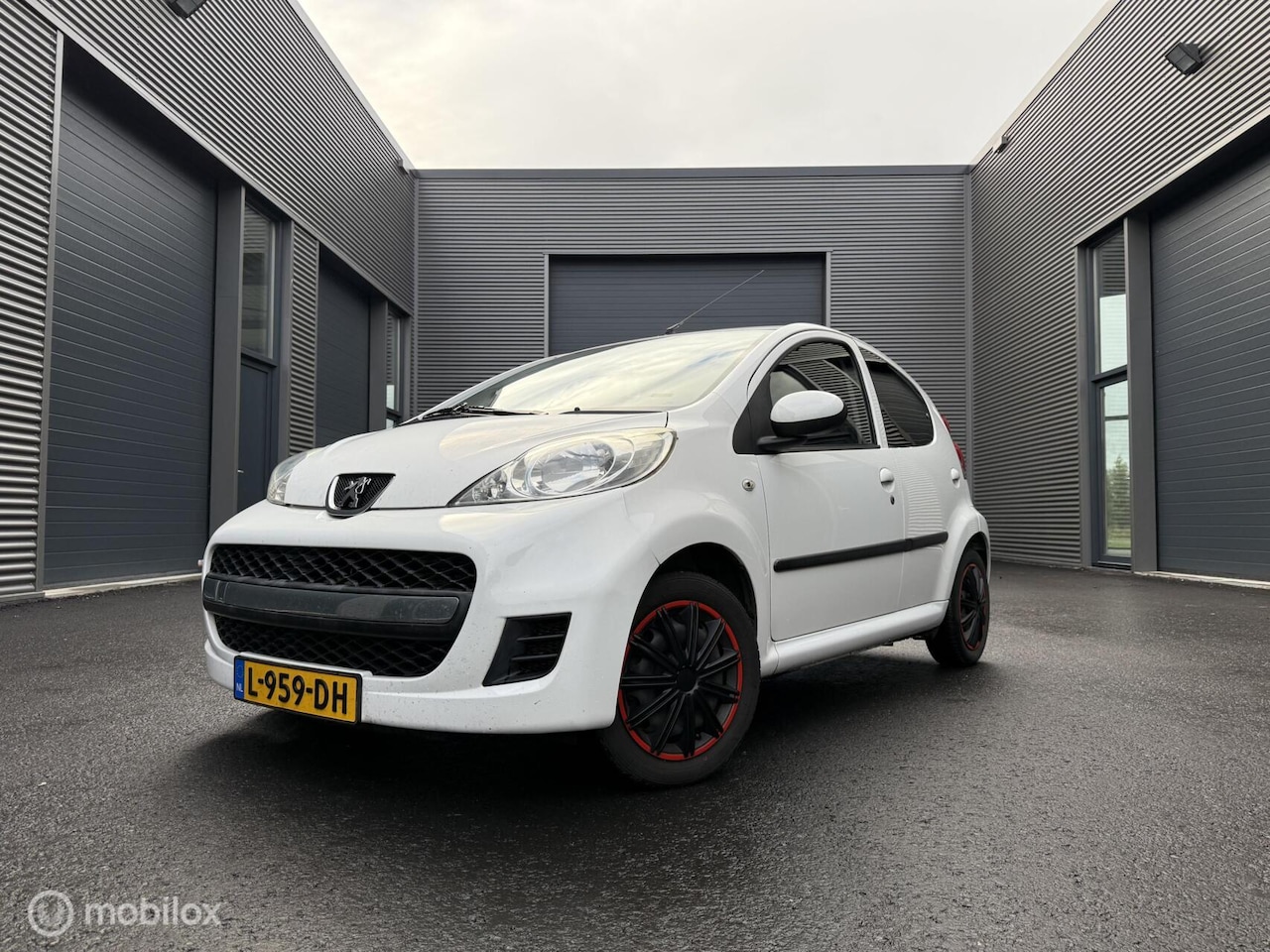Peugeot 107 - 5DR 2012 | Airco | Isofix | CV | Isofix | Elek pakket - AutoWereld.nl