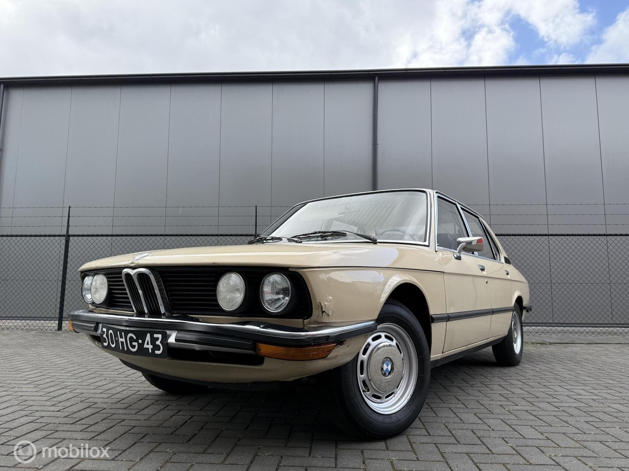 BMW 5-serie - 518 1975 Beige | Orig NL | Weinig KM | APK 2026 - AutoWereld.nl