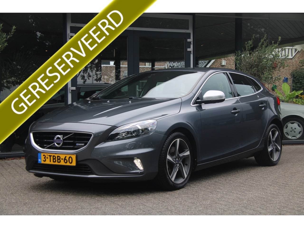 Volvo V40 - 1.6 T3 R-Design | Org. NL | Trekhaak | - AutoWereld.nl