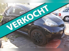 Toyota Aygo - 1.0-12V Access goed rijdende auto met nw apk 23 8 2026 en 210 dkm N.A.P