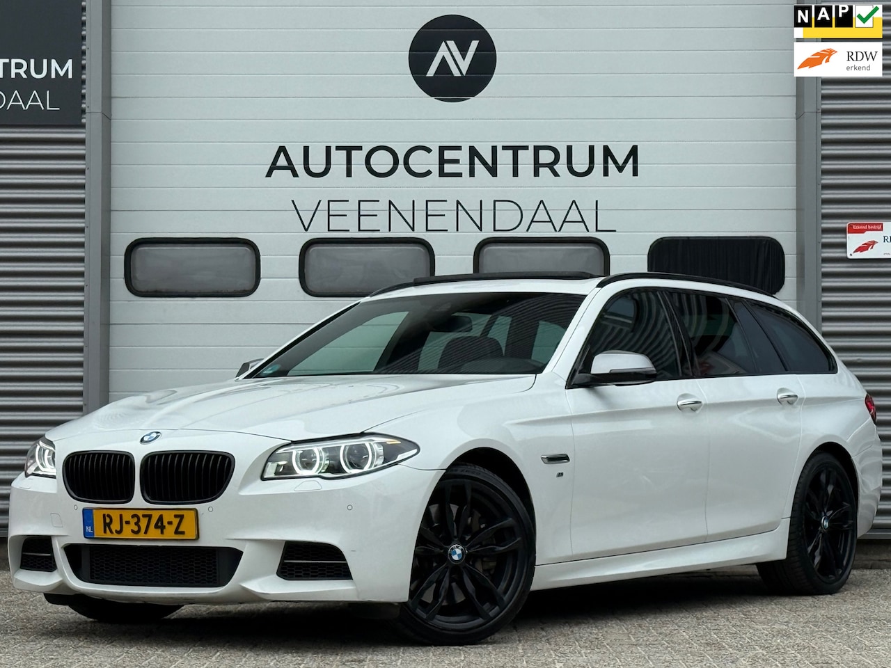 BMW 5-serie Touring - M550xd M550D 381 PK 3X M-PAKKET PANO/HUD/LEDER/TREKHAAK - AutoWereld.nl