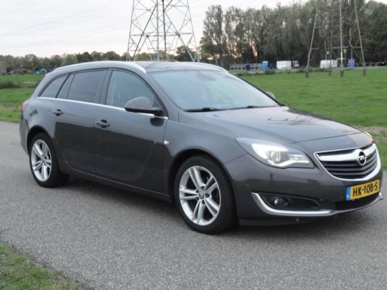 Opel Insignia Sports Tourer - 1.6 CDTI EcoFLEX Edition BJ2015 Met LEER I XENON I NAVIG - AutoWereld.nl