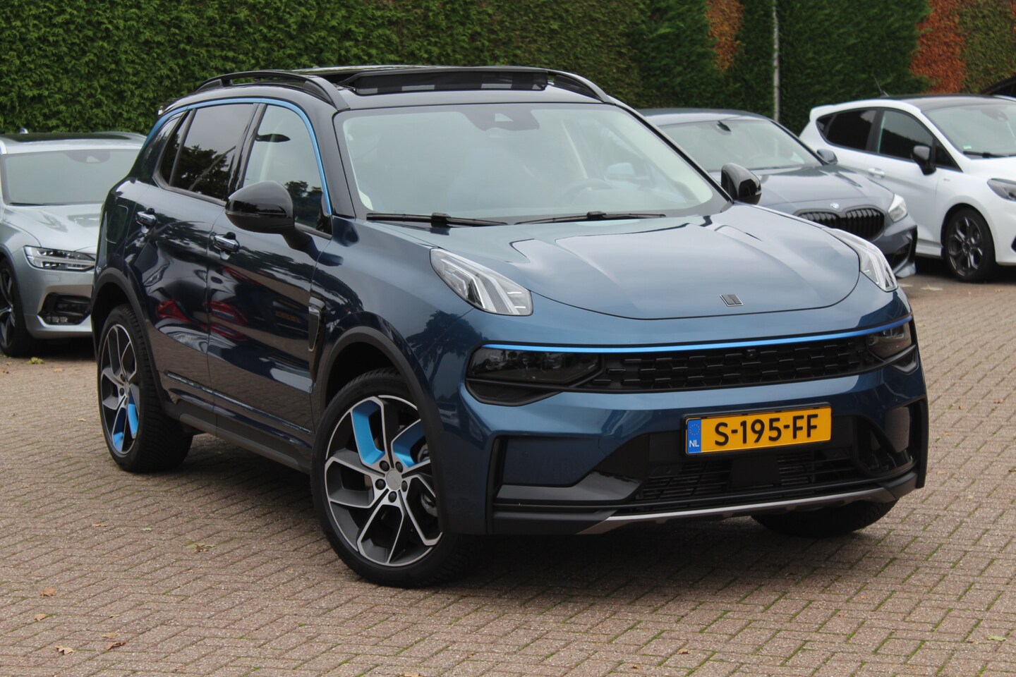 Lynk & Co 01 - 1.5 / Panoramadak / Camera / 20'' / Keyless / Dodehoek / ACC / Apple CarPlay / Virtual Coc - AutoWereld.nl