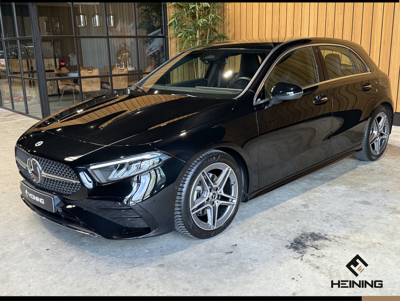 Mercedes-Benz A-klasse - 180 Star Edition AMG Line. Stoelverwarming. Apple-carplay. Camera Hollandse auto met NAP - AutoWereld.nl