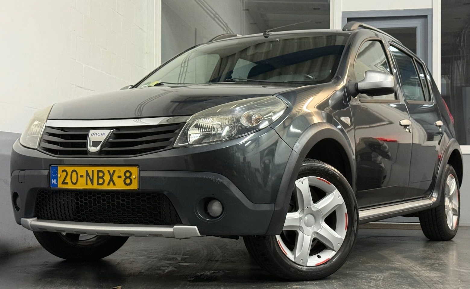 Dacia Sandero Stepway - 1.6 Stepway|NAP|APK03-26|Airco|Trekhaak|LMV|Elekramen| - AutoWereld.nl
