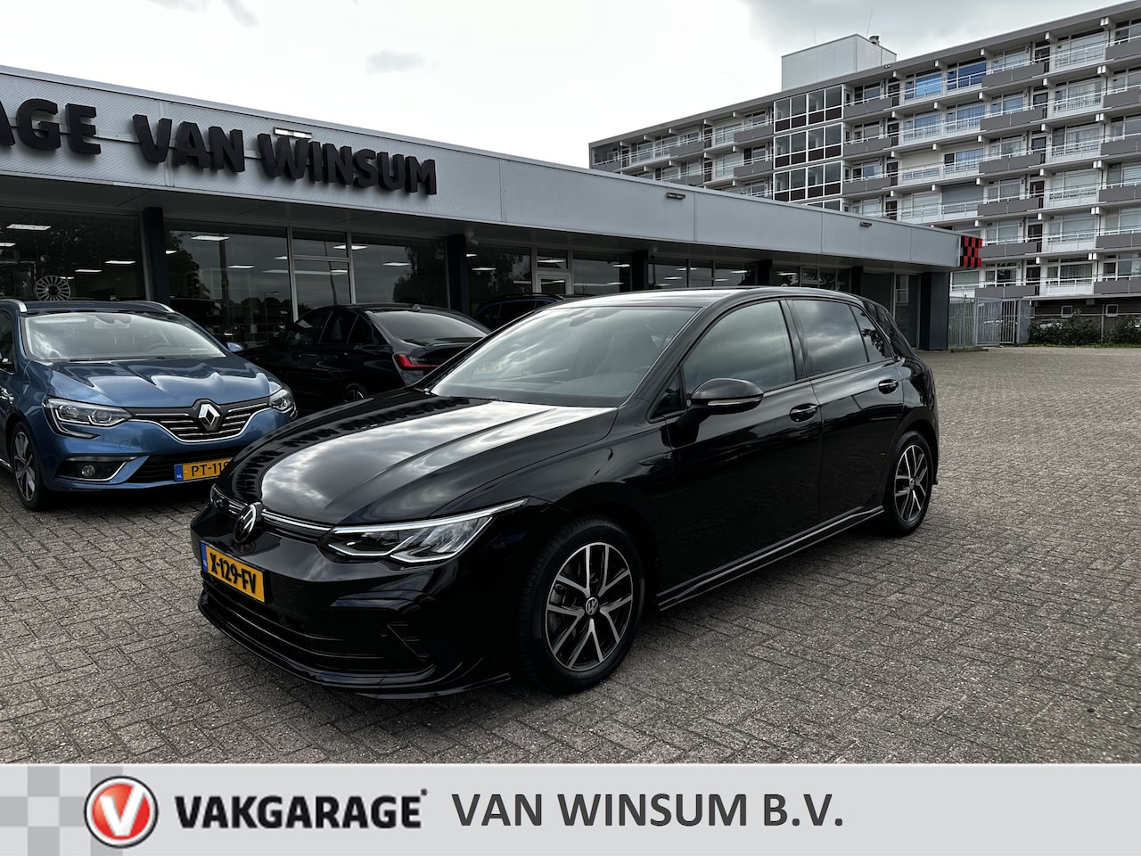 Volkswagen Golf - 1.5 eTSI R-Line Lmv Adcruise Pdc Applecarplay Navi Acamera Automaat Nap Stoelverwarming St - AutoWereld.nl