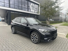 BMW X1 - xDrive25e Sportline LED Camera Keyless Sportstoelen