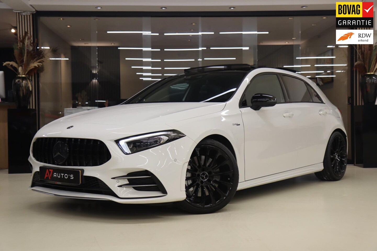Mercedes-Benz A-klasse - AMG 35 4MATIC PANO/CAM/BURM/BLINDESPOT/NIGHTPAKET/BOMVOL - AutoWereld.nl
