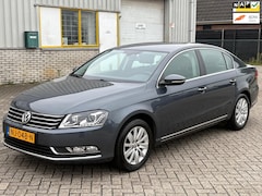 Volkswagen Passat - 1.4 TSI 122 PK 6 BAK Bj 2013 Highline BlueMotion Ecc Airco Xenon Led Pdc Stuurbediening Cr