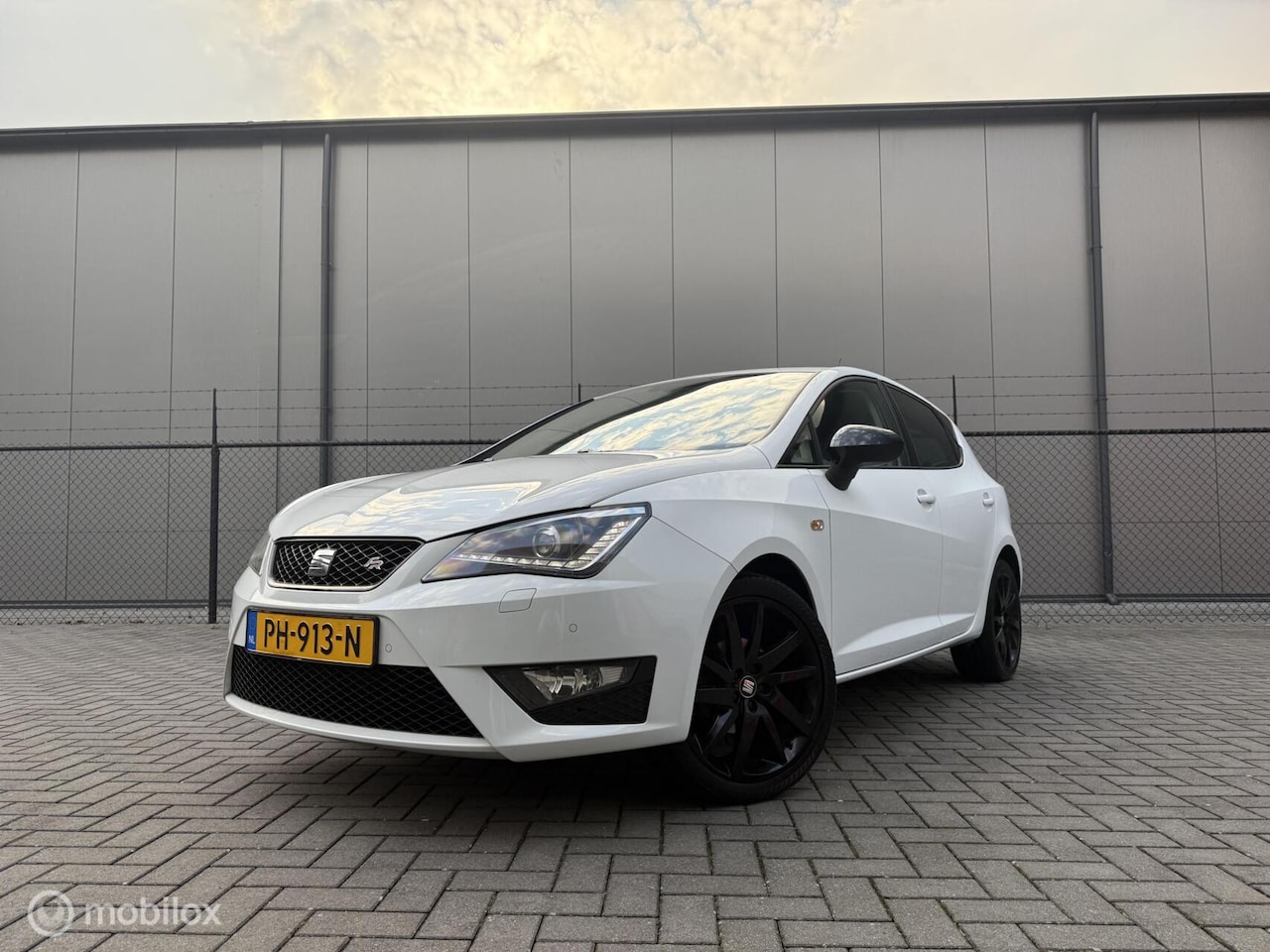 SEAT Ibiza - 1.0 EcoTSI FR Connect | Carplay | Navi | LED | Cruise | PDC V+A | Stoelverwarming | Isofix - AutoWereld.nl