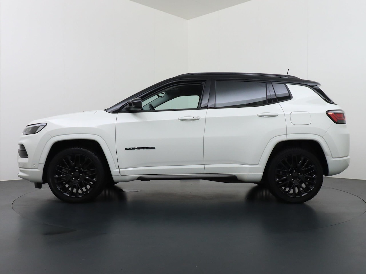 Jeep Compass - 4xe 240 Plug-in Hybrid Electric Upland 4xe 240 Plug-in Hybrid Electric Upland, STOER ! - AutoWereld.nl