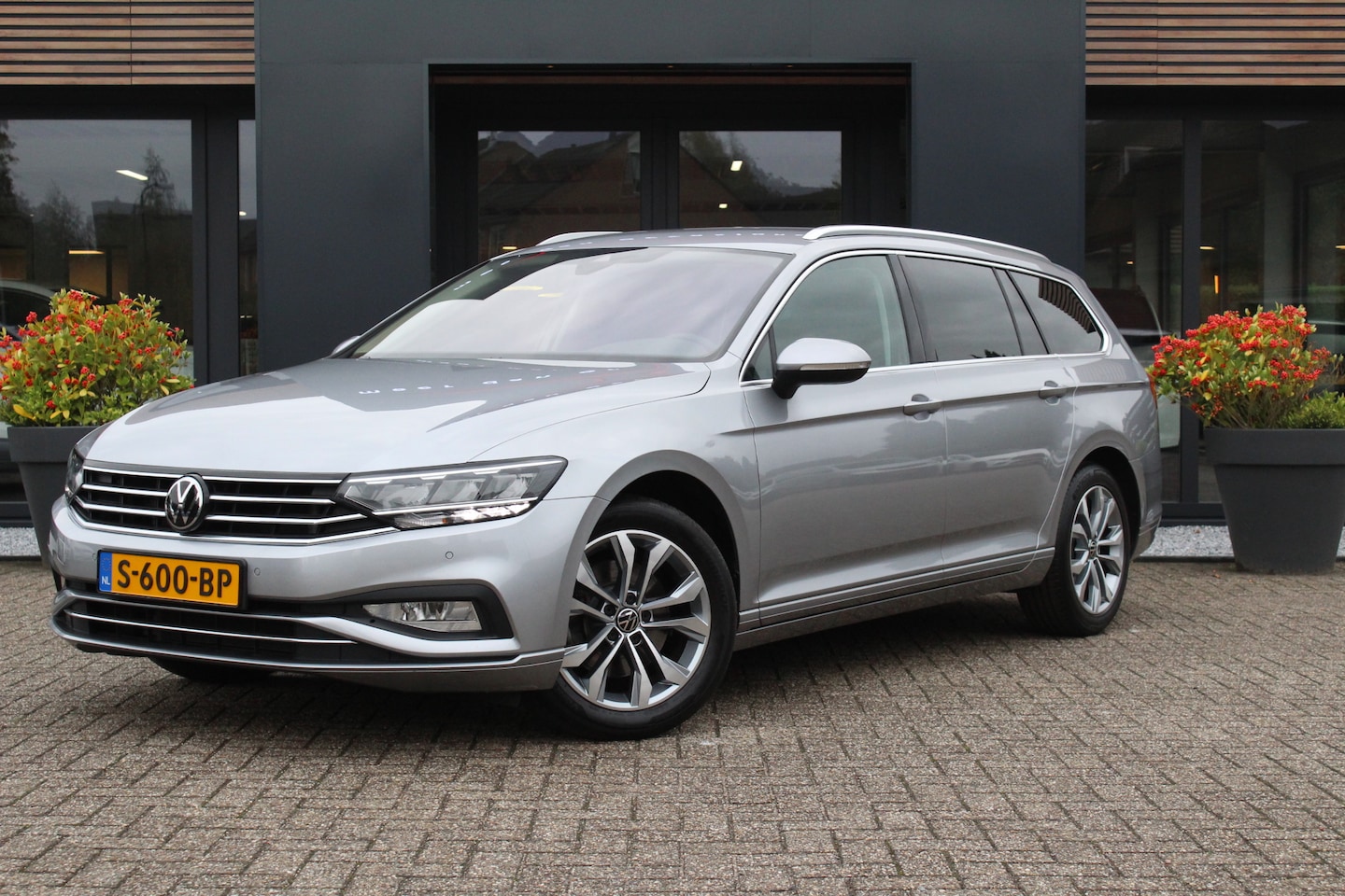 Volkswagen Passat Variant - Passat 1.5 TSI 150pk Comfortline Business - AutoWereld.nl