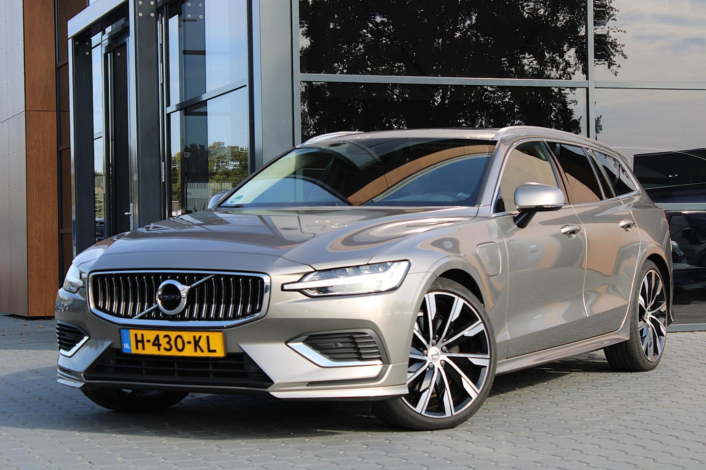 Volvo V60 - T6 Twin Engine AWD Inscription | Pano | Styling kit - AutoWereld.nl