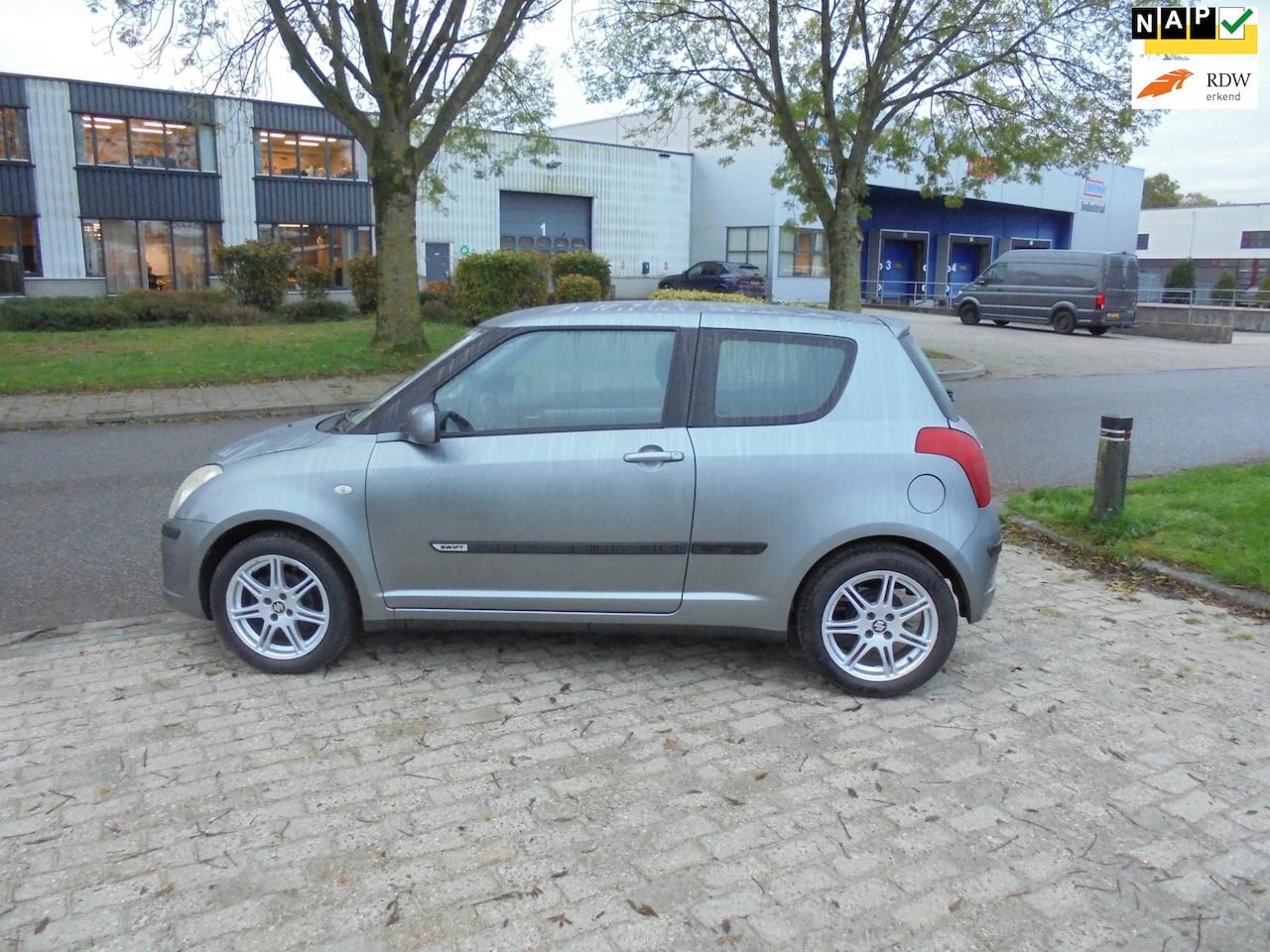 Suzuki Swift - 1.3 GLS 1.3 GLS nieuwe APK - AutoWereld.nl