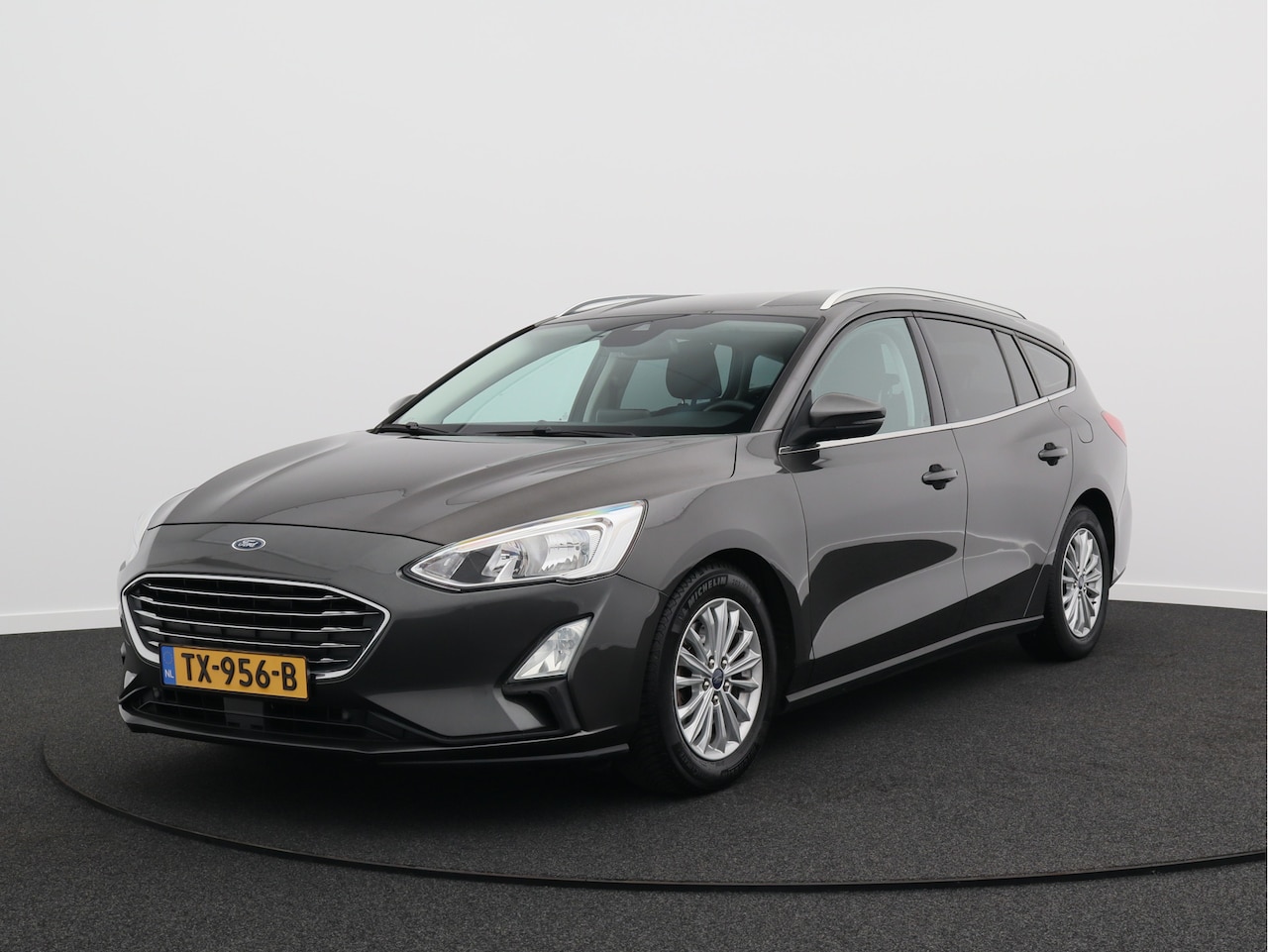 Ford Focus Wagon - 1.0 EcoBoost Titanium Business/ lage km/ zeer mooi! - AutoWereld.nl
