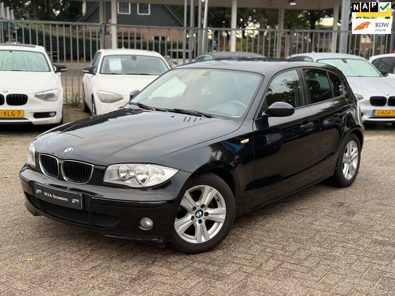BMW 1-serie - 118i Executive|Ketting vervangen|Airco|Automaat|Nette staat.. - AutoWereld.nl