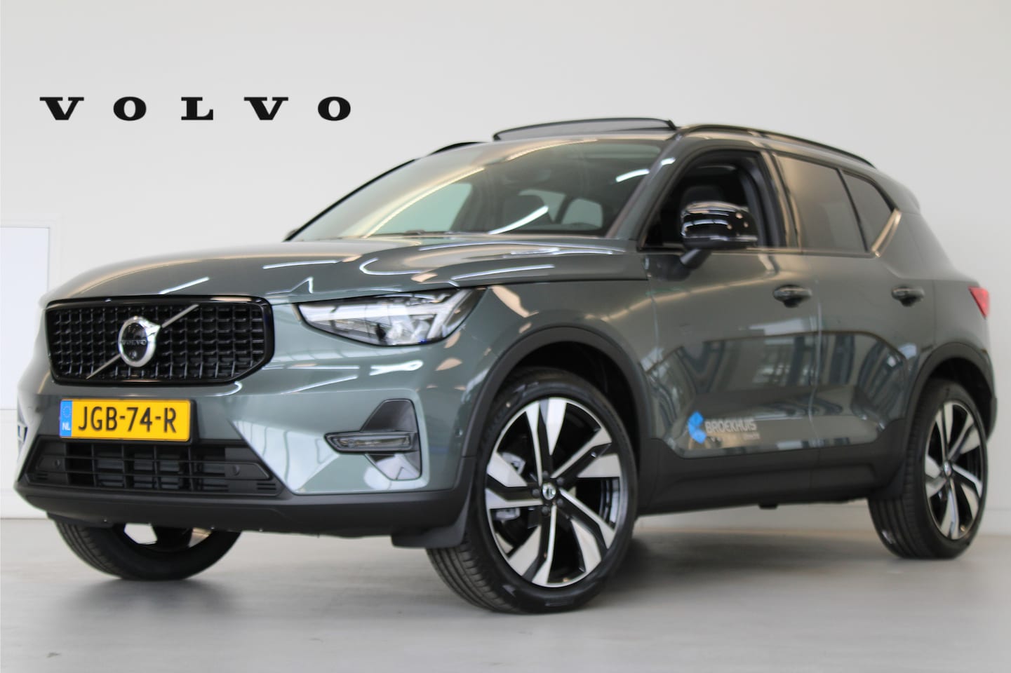 Volvo XC40 - B4 200PK Plus Dark | Lounge Pack | 360° | 20" | Leder | Privacy glas - AutoWereld.nl