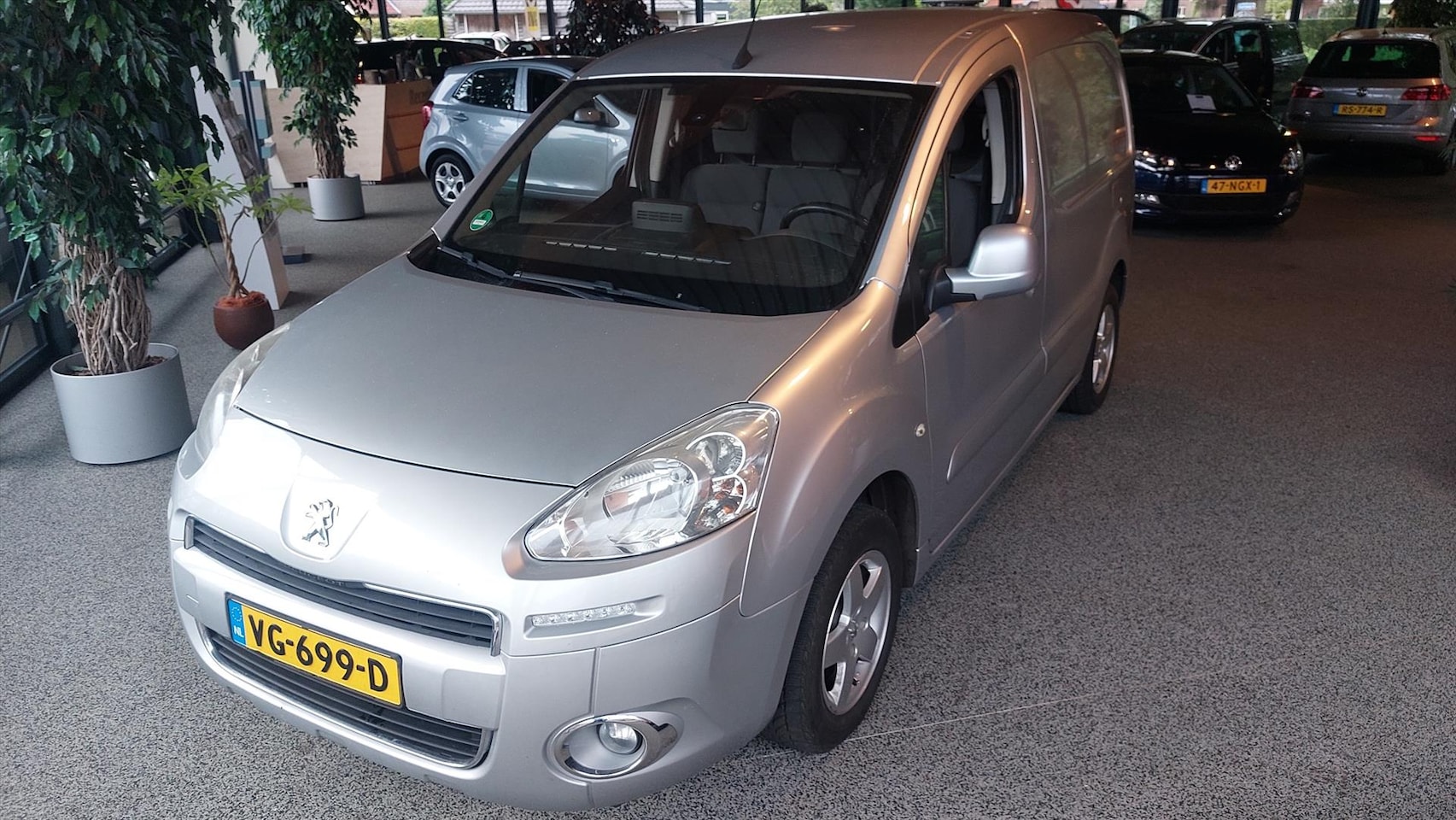 Peugeot Partner - 1.6 HDI 90 PK 3 ZITS - AutoWereld.nl