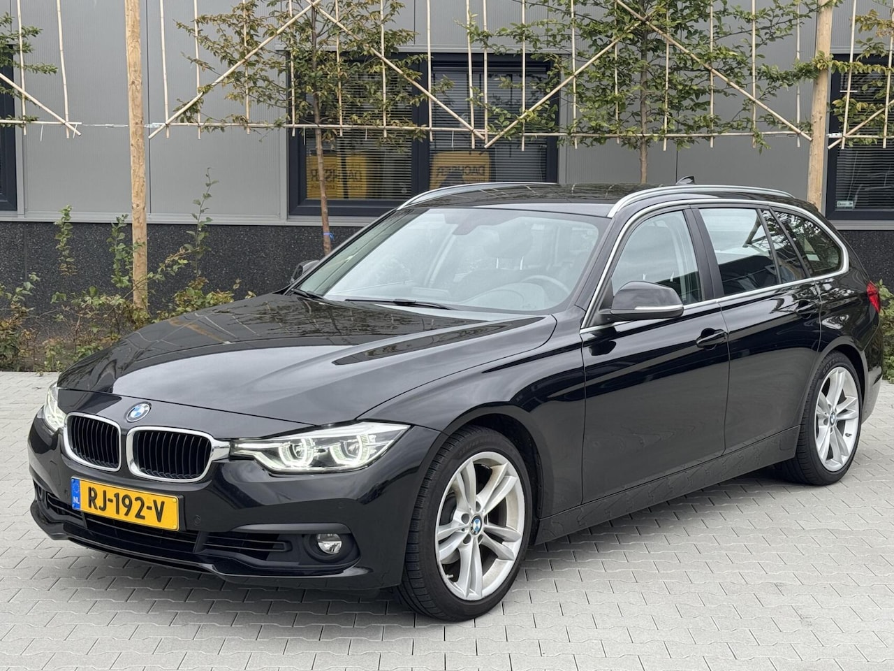BMW 3-serie Touring - 318i High Executive 318i High Executive - AutoWereld.nl